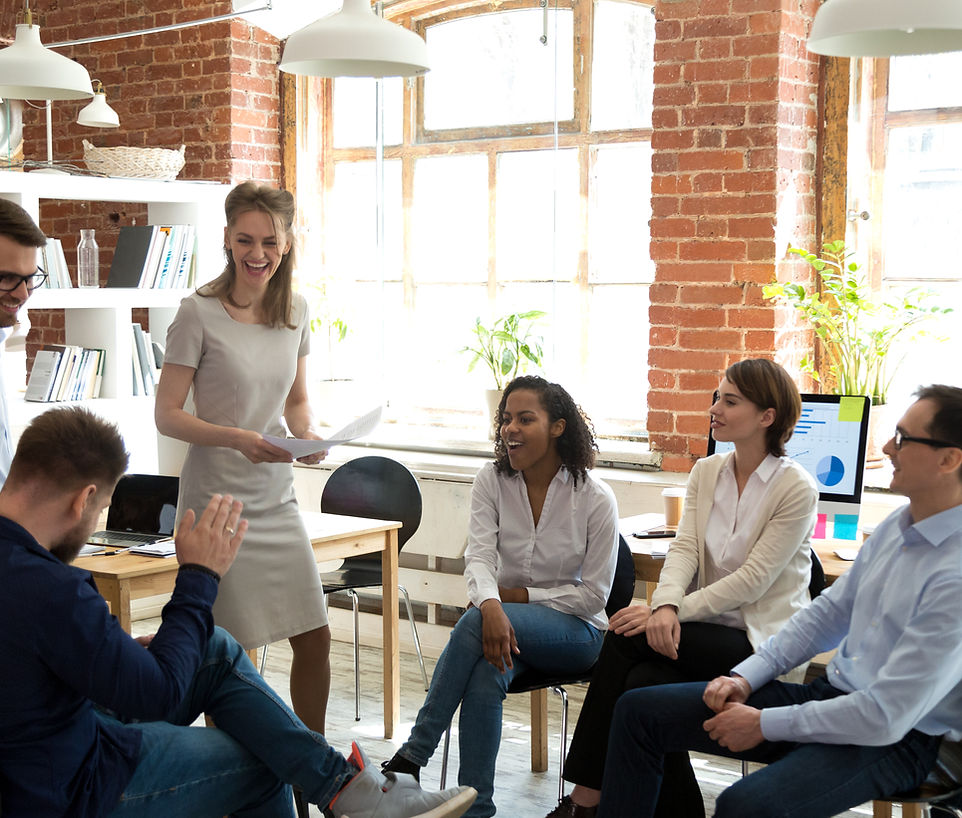 Nadja Sarris bei einer Inhouse-Fortbildung mit einem Team
